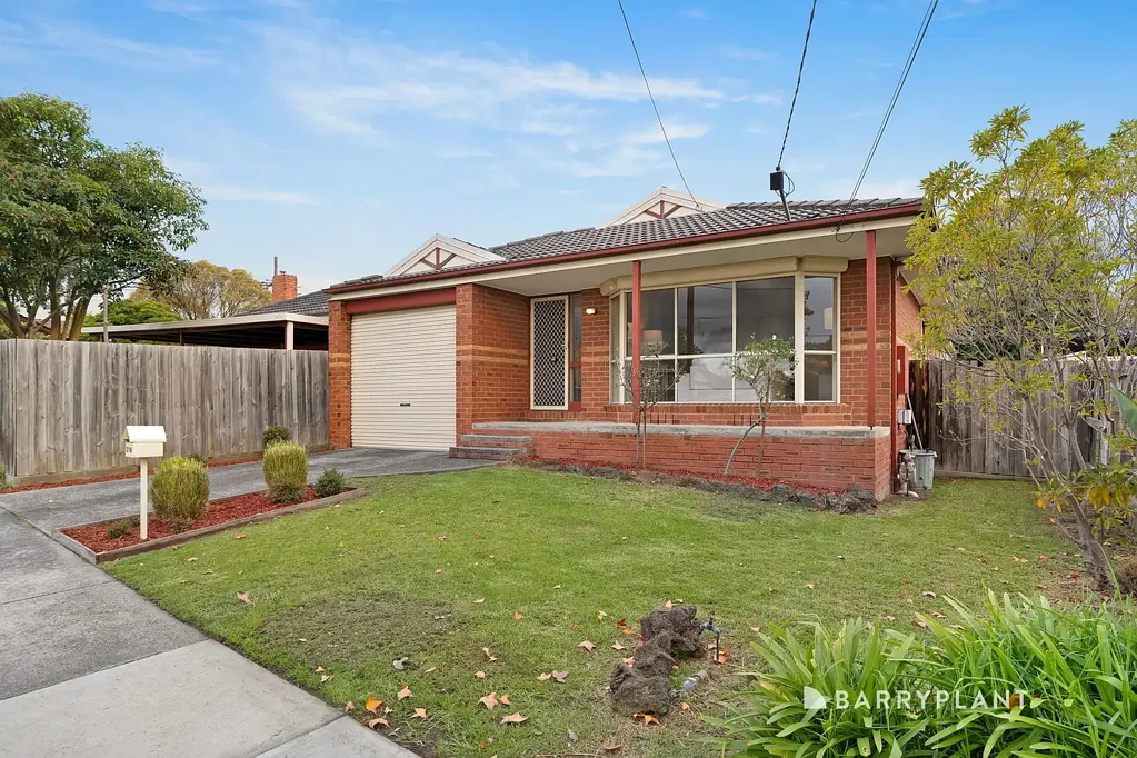 Bayswater 3ห้องนอน Standalone home with street frontage!