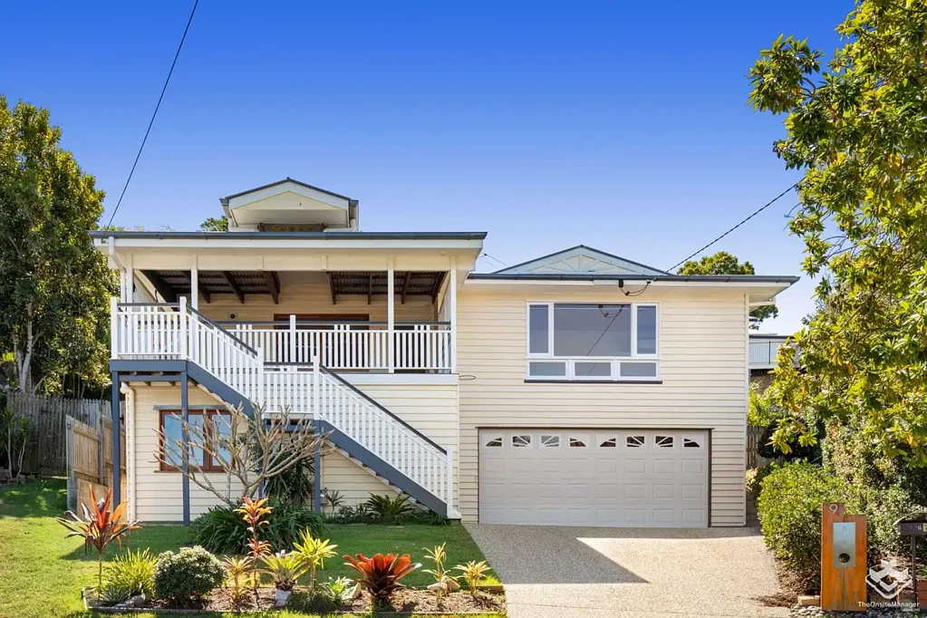 Peaceful cul-de-sac home walking to prestigious schools and train station