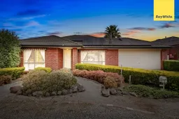 8 Staton Crescent, Melton West