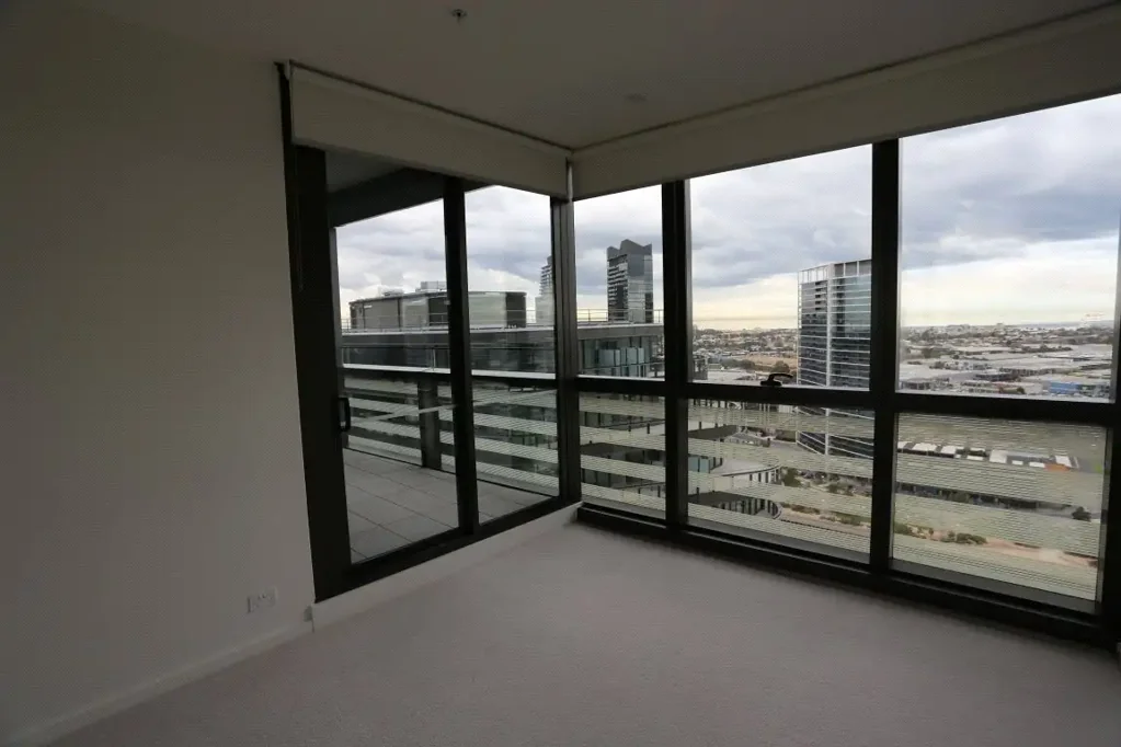 Elegant Two Bedroom Apartment in Docklands!