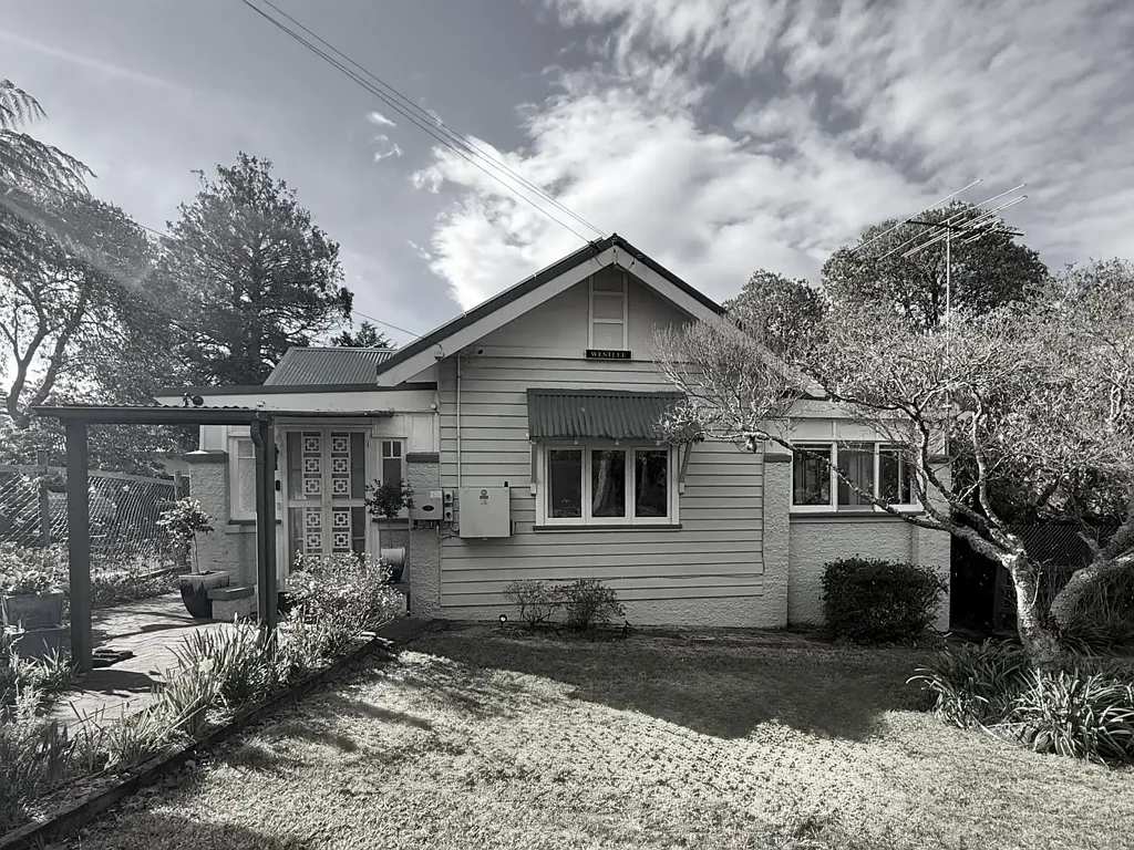 106 Valley Road, Wentworth Falls, NSW 2782