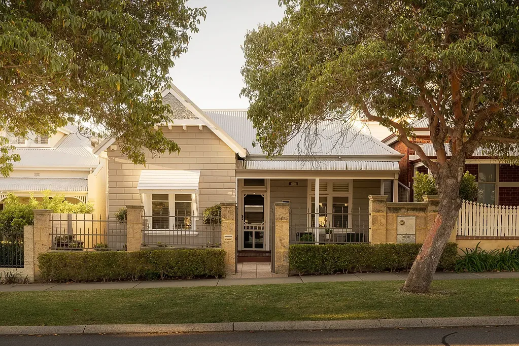 Claremont 4房  A Little Less Maintenance. A Lot More Living.