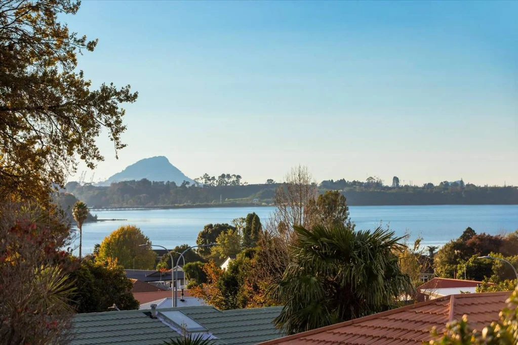 Welcome Bay 4Habitaciones Selling As Is - Water Views, Vendors Want Sold!