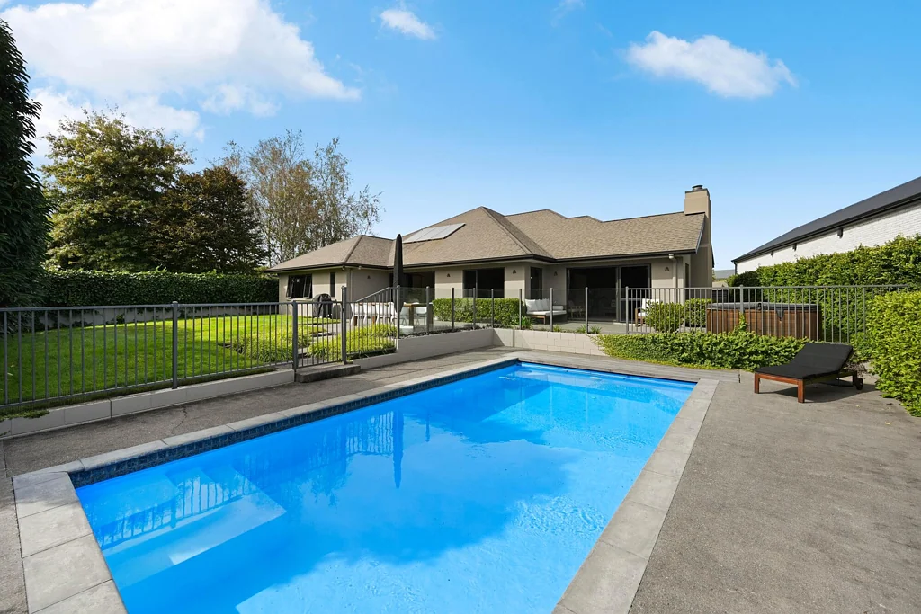 Huntington 5 Slaapkamer Resort Style 340sqm Living, Private 1392sqm Gully