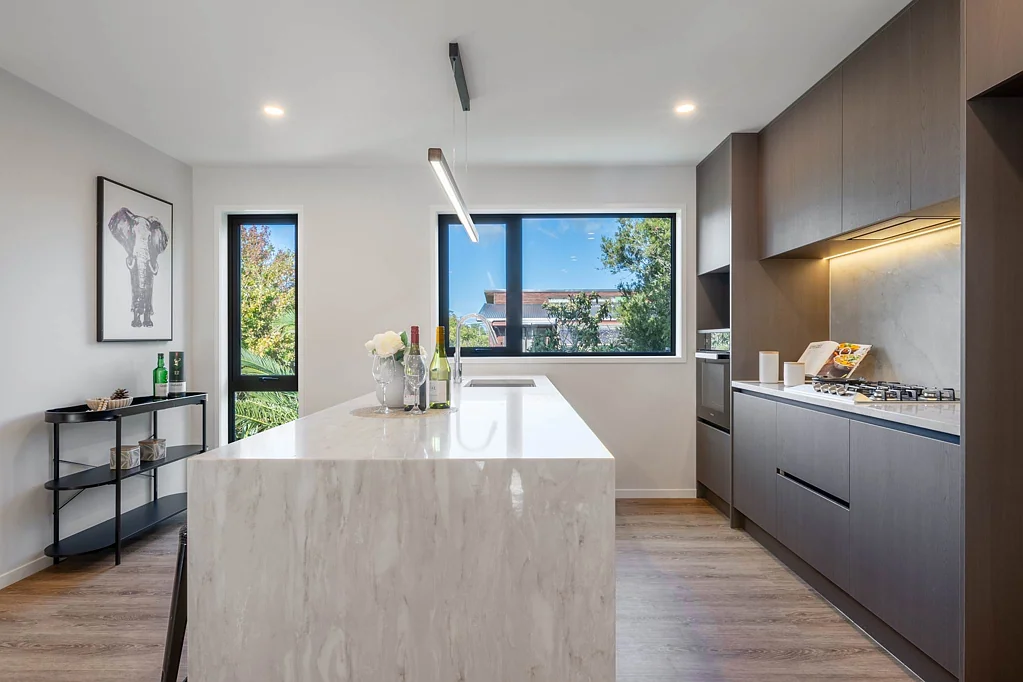 Takapuna 4Phòng ngủ Secure Your Dream Home in Central Takapuna