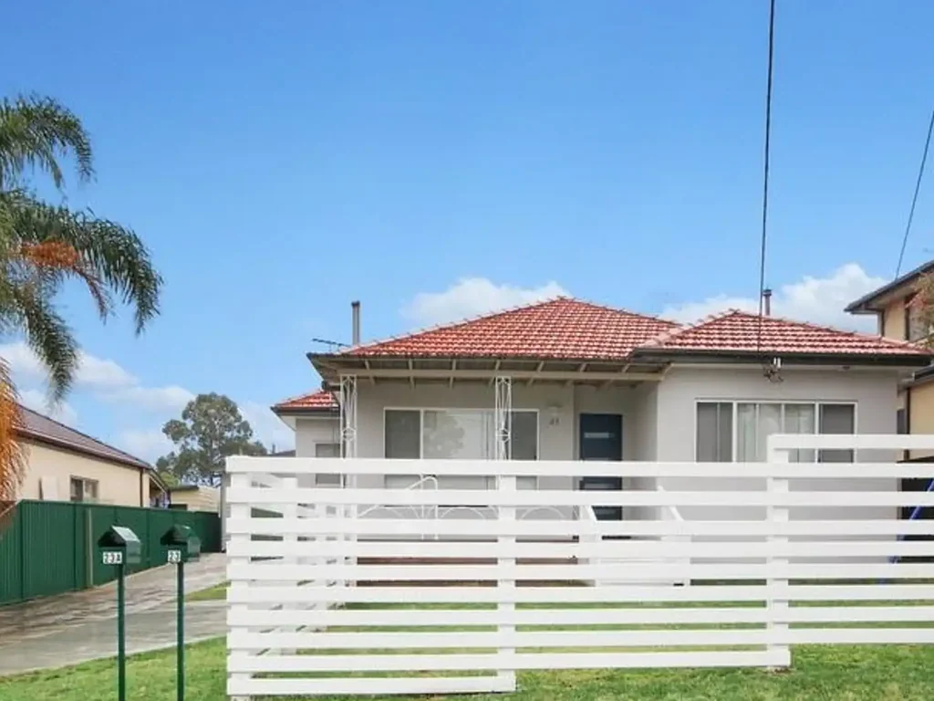 Three-bedroom House in a Quiet Street