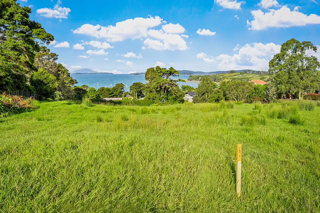 Algies Bay Elevated Living with Ocean Views