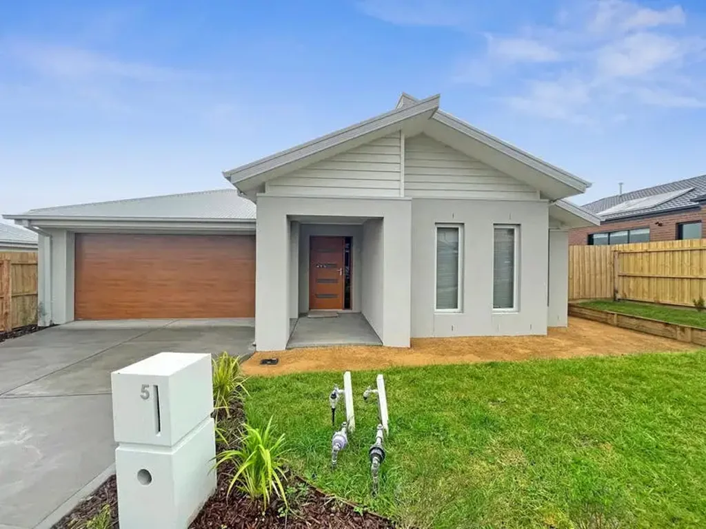 Contemporary living, close to the coast!