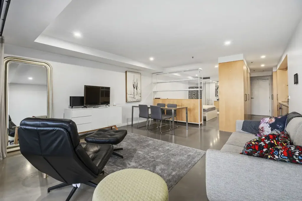 Highend Living On Lonsdale - Fully Furnished