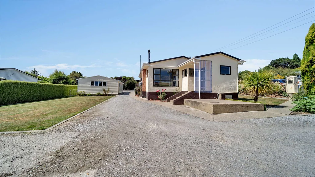 Clinton and Surrounds 3ਬੈੱਡਰੂਮ Classic Charm on a Spacious Quarter Acre