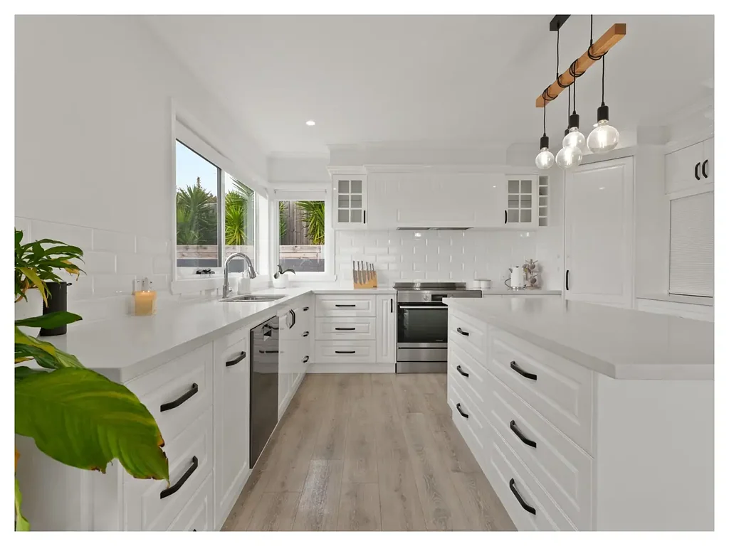 East Devonport 3Kwarto THIS SPACE: Elevated living with panoramic ocean views