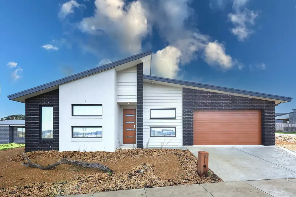 Beautiful Home in Logan's Beach Coastal Village