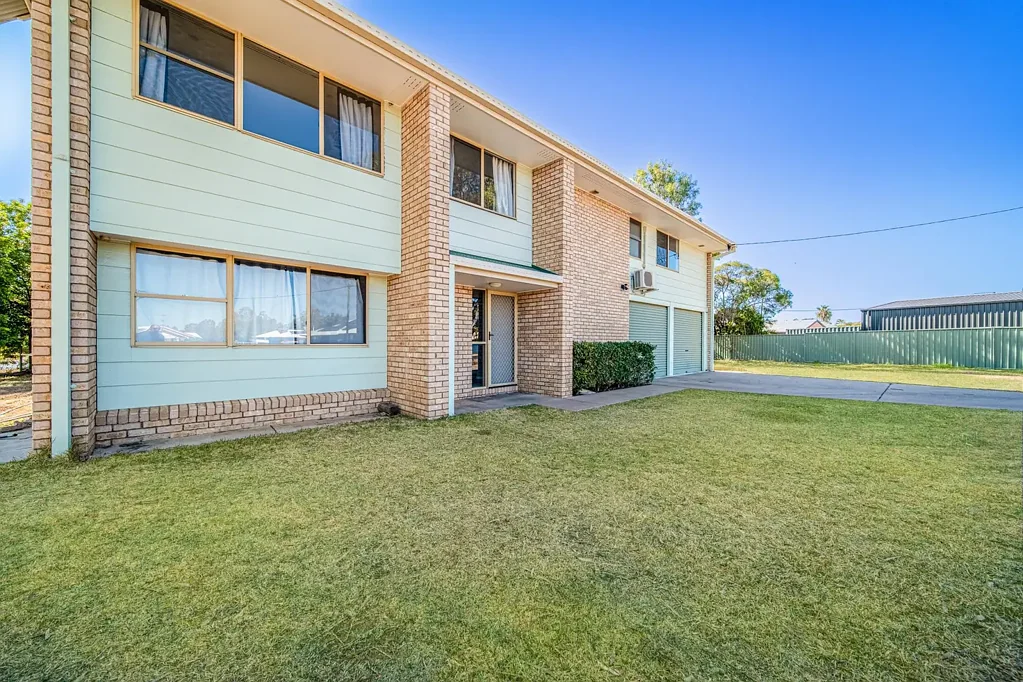 LARGE FAMILY HOME - READY TO MOVE INTO!