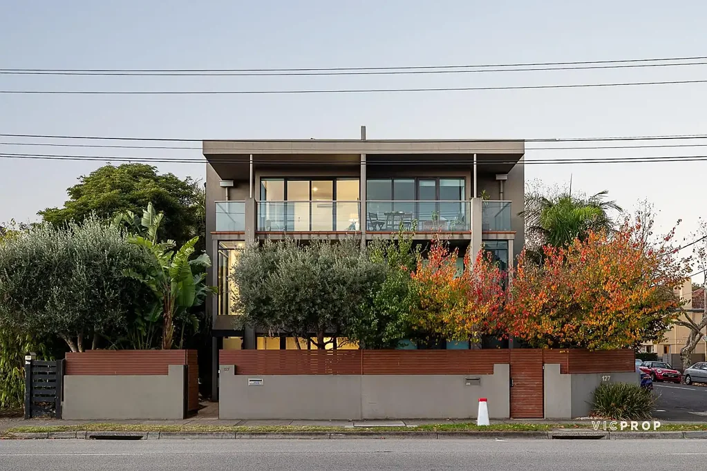 Elwood 3침실 A Sensational Street Front Design with Parkside Bay Views