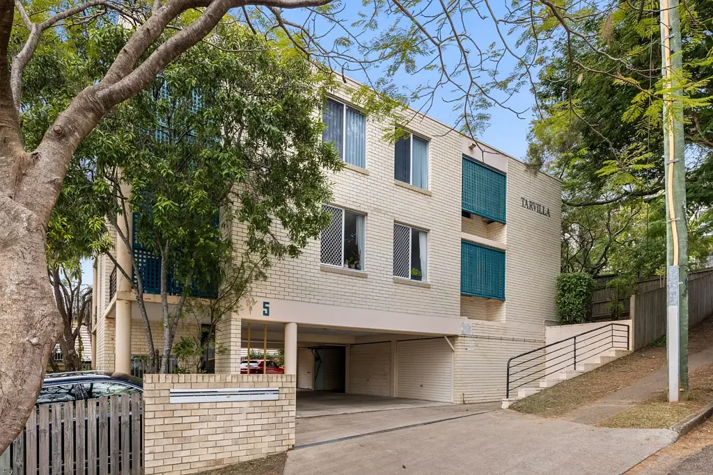 Taringa 2 Bedroom Rare Opportunity in a Tightly Held Boutique Complex