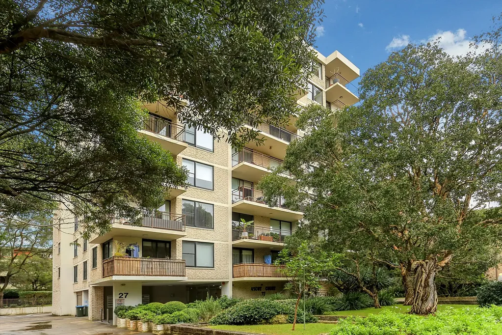 Sun-Filled Spacious 1 Bedroom Apartment