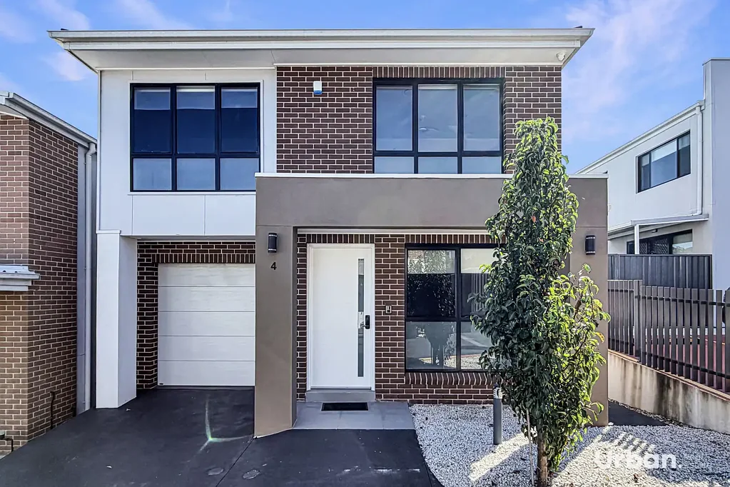 Spacious & Modern 4-Bedroom Townhouse in Tallawong