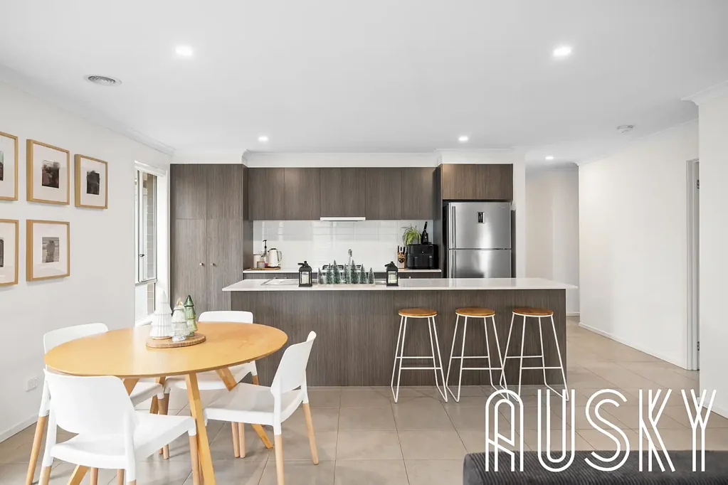 Contemporary Family Living in Werribee For Lease