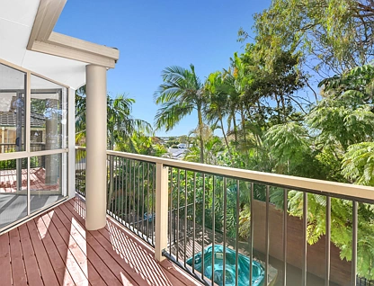 2/477 Pine Ridge Road, Runaway Bay, Gold Coast, 3 rūma, 2 rūma horoi, Apartment