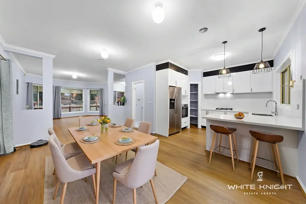 Sunshine North 3कमरा White Knight Estate Agents presents ' The home with it all ' in Sunshine North