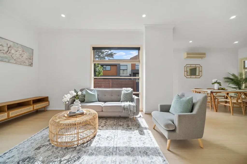 Burwood 3ਬੈੱਡਰੂਮ Bright Contemporary Living in a Central Burwood Pocket