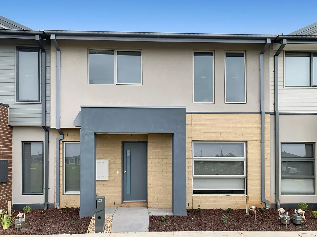 Stunning 3-Bedroom Townhouse in Deanside!