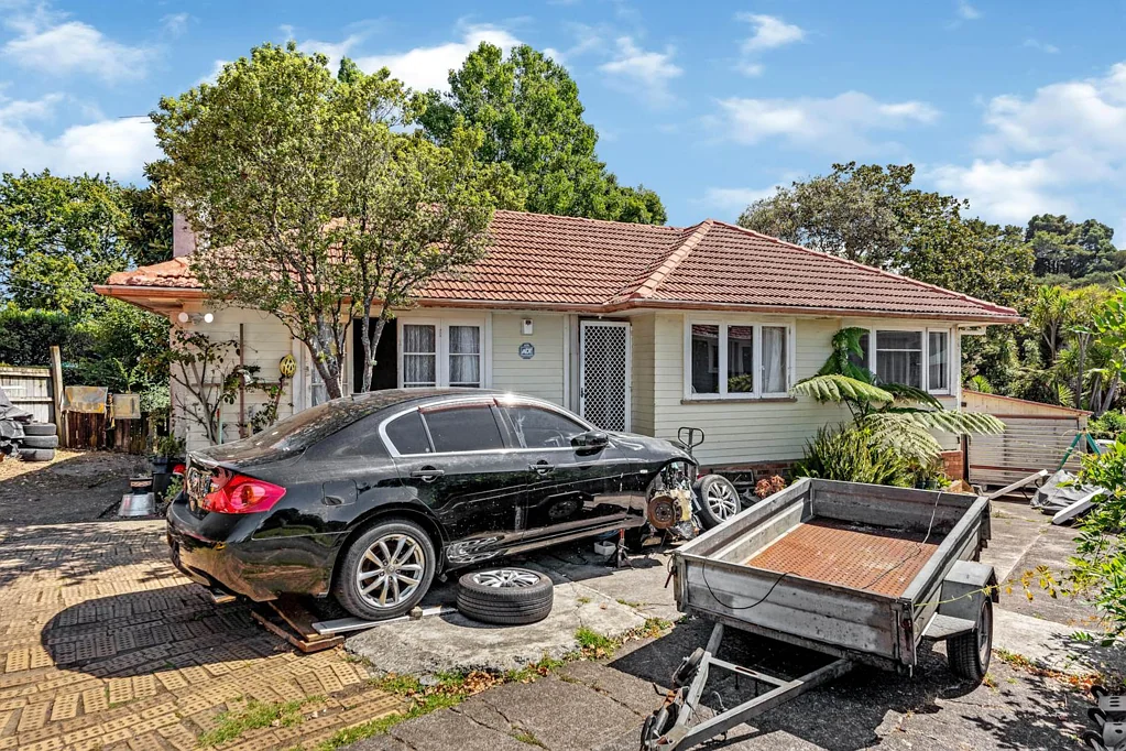 87 Smythe Road, Henderson, Waitakere City, Auckland