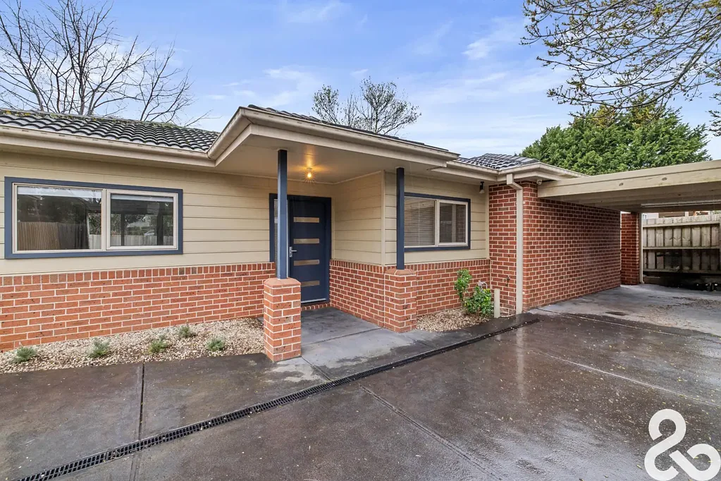 Low-Maintenance Living in Prime Reservoir Location