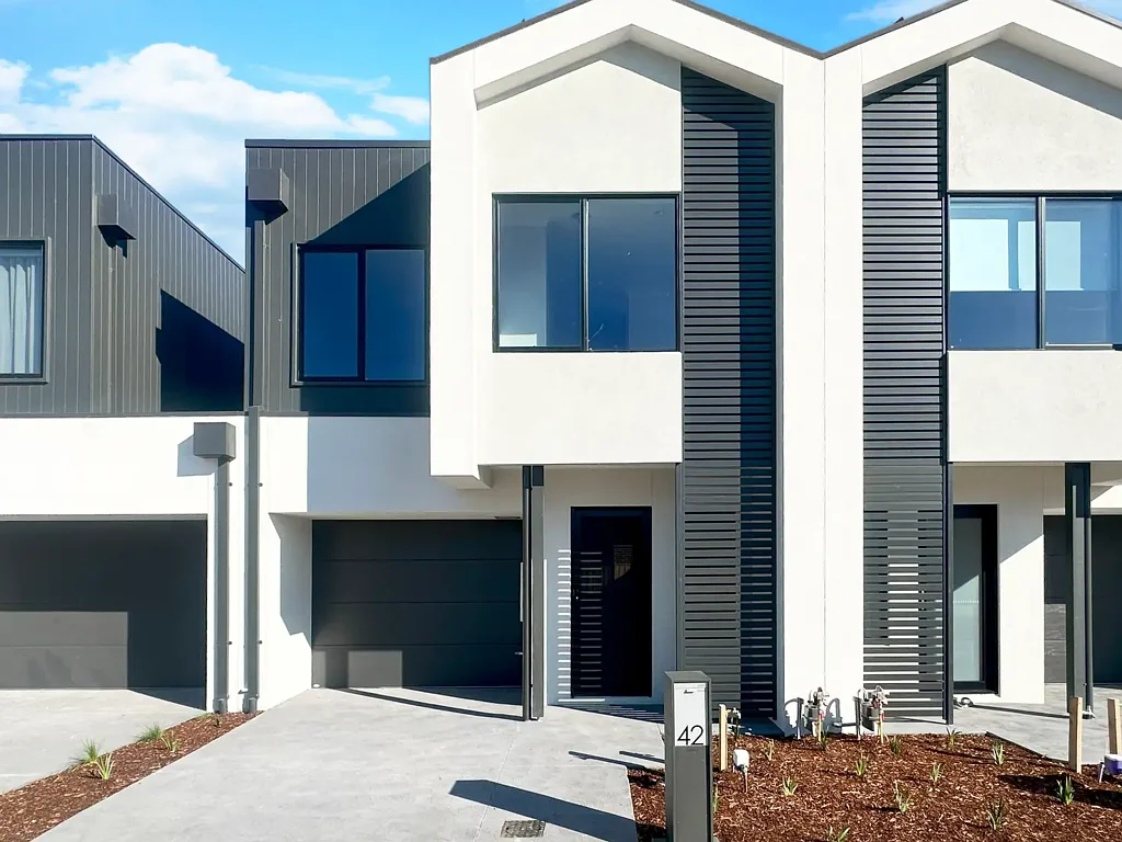 Modern Living in the Heart of Officer's New Estate