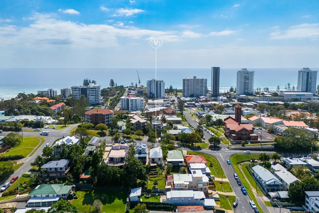Coolangatta 4ਬੈੱਡਰੂਮ A Coolangatta classic with elevated charm and endless potential.