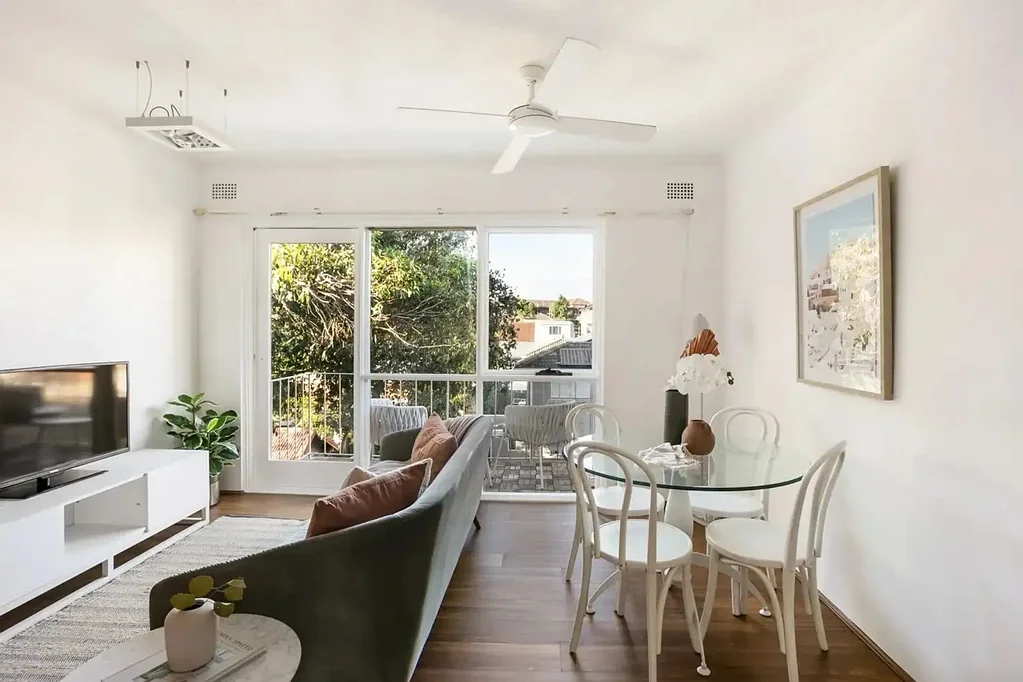 Bright Top-Floor Apartment in Ultra-Convenient Marrickville Location!