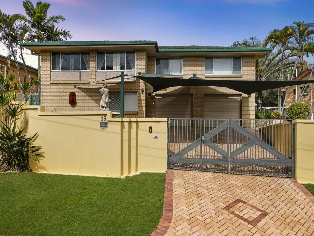 Springwood 4ਬੈੱਡਰੂਮ Two-Story Family Oasis with Pool, Games Room & Dual Living Options- Must Inspect