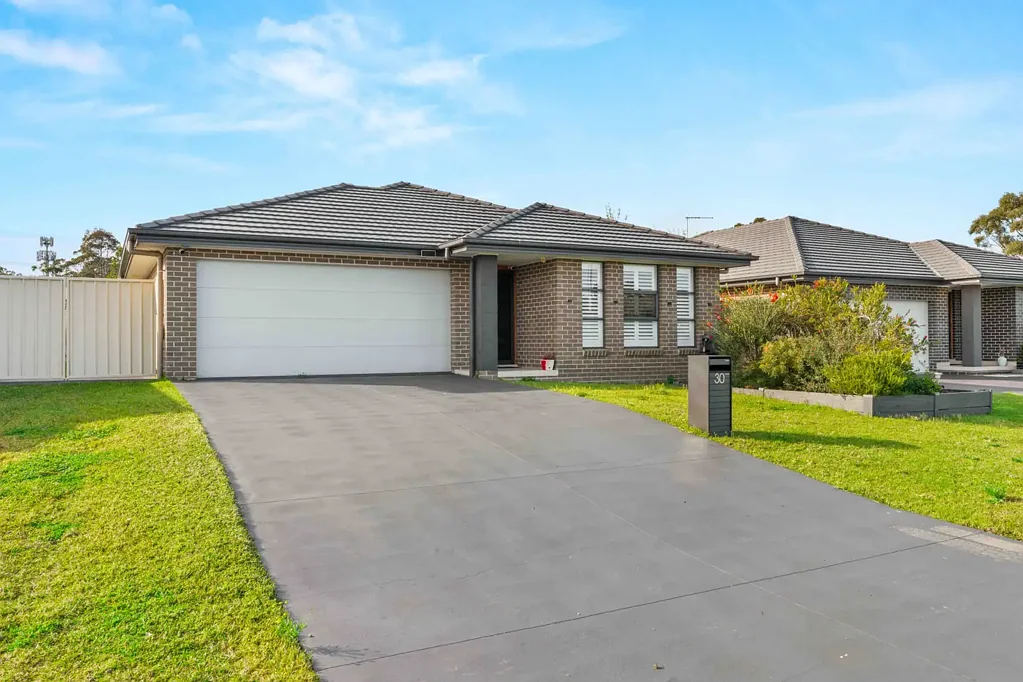 Sanctuary Point 4 Bedroom Modern Family Living in a Peaceful Location