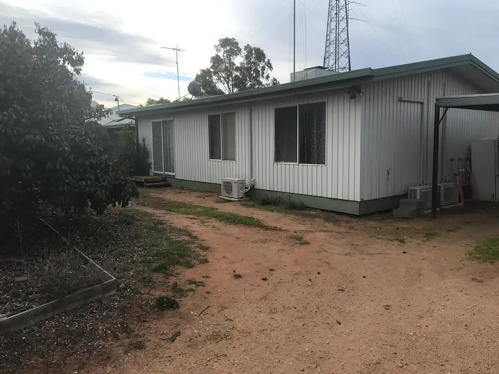 Robinvale 3 Bedroom Low maintenance  Residential or investment property on large block with room to grow.