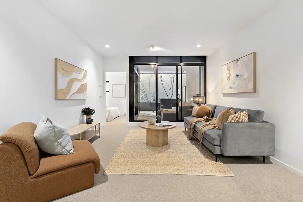Richmond 1房 超大娱乐露台和绝佳位置 Oversized Entertainers Terrace & Terrific Location