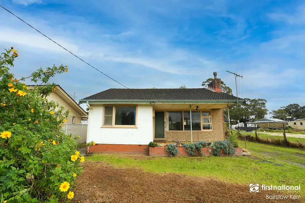 Mckail 2chambre Renovators Delight – Endless Potential on a Large Block