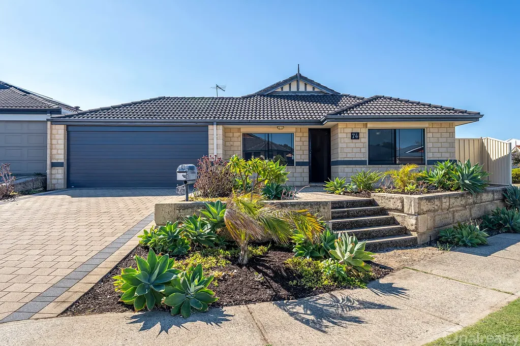 Secret Harbour 5房  Stunningly renovated 5-bedroom family home with pool, solar & more