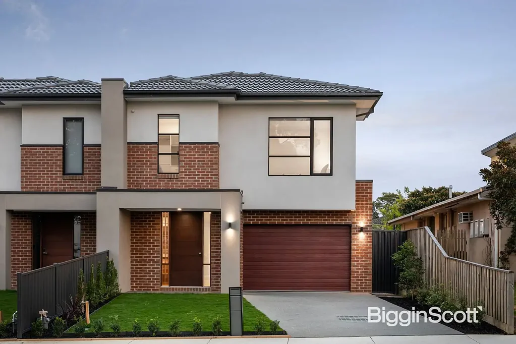 Doncaster East 5chambre Modern Allure in East Doncaster Secondary Zone