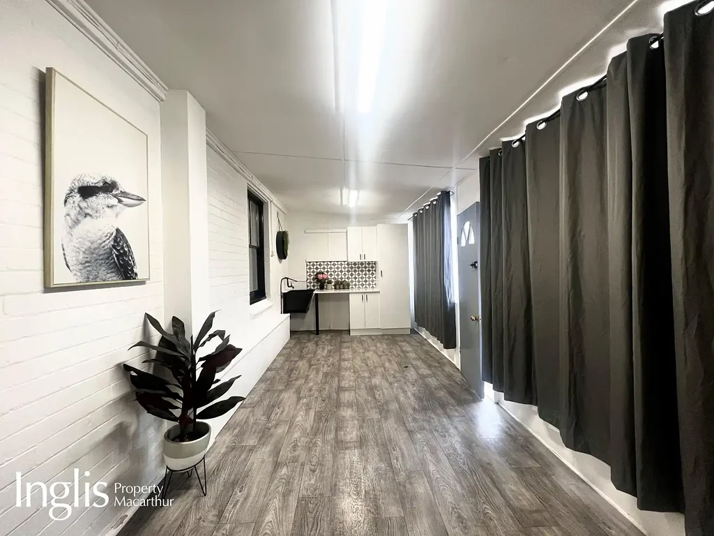 TWO BEDROOM FLAT!