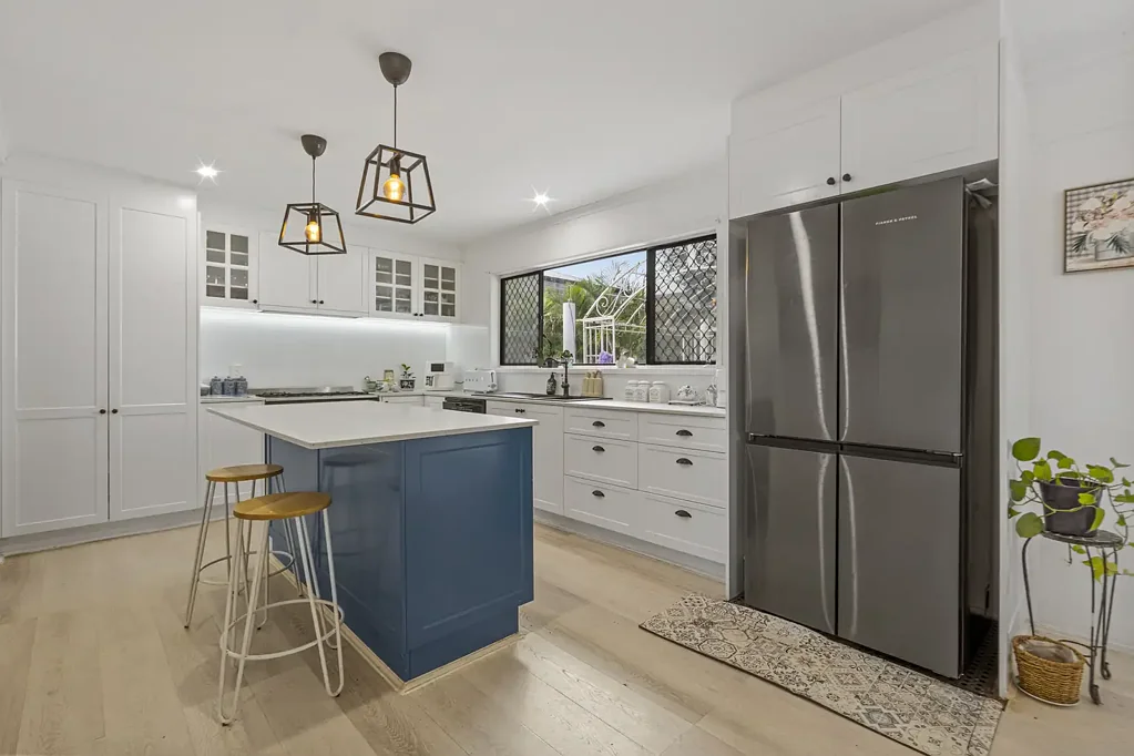 Loganholme 4房  现在出售 - 此物业必须出售！ SELLING NOW - THIS PROPERTY MUST BE SOLD!