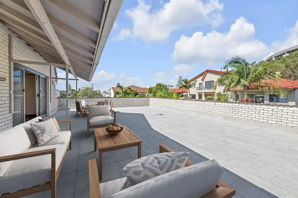 Mermaid Beach 2ਬੈੱਡਰੂਮ BEACHSIDE APARTMENT WITH UNIQUE MASSIVE ENTERTAINING TERRACE