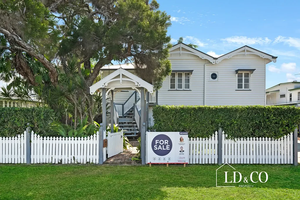 South Mackay 3બેડરૂમ Cherished Queenslander Celebrating Contemporary Style and Classic Grace