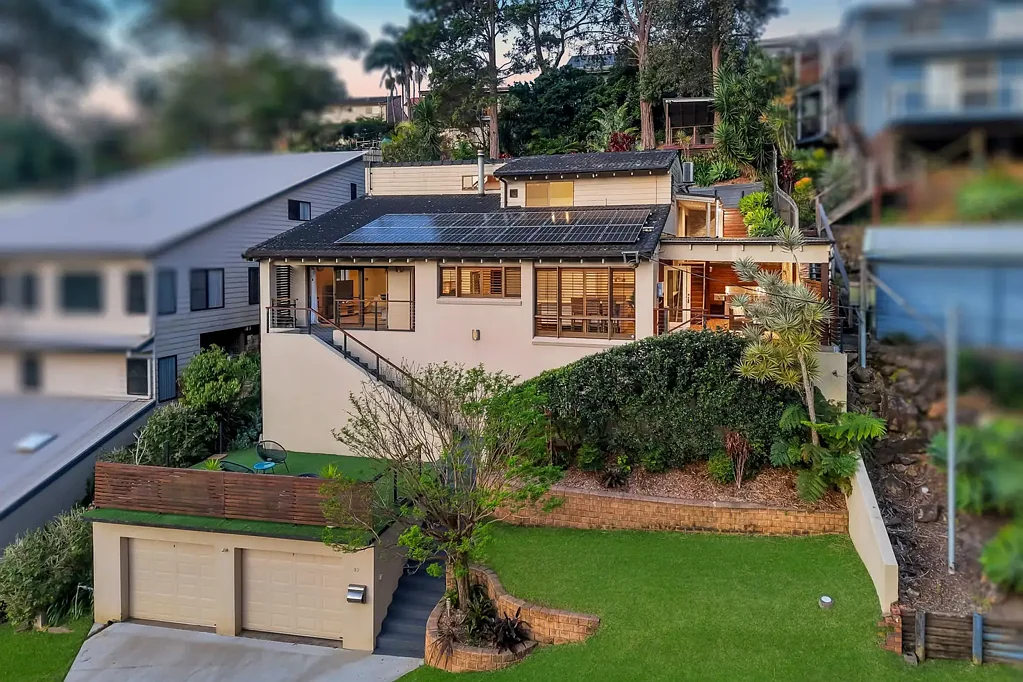 Avoca Beach 4ห้องนอน Elevated Coastal Sanctuary with Panoramic Outlook