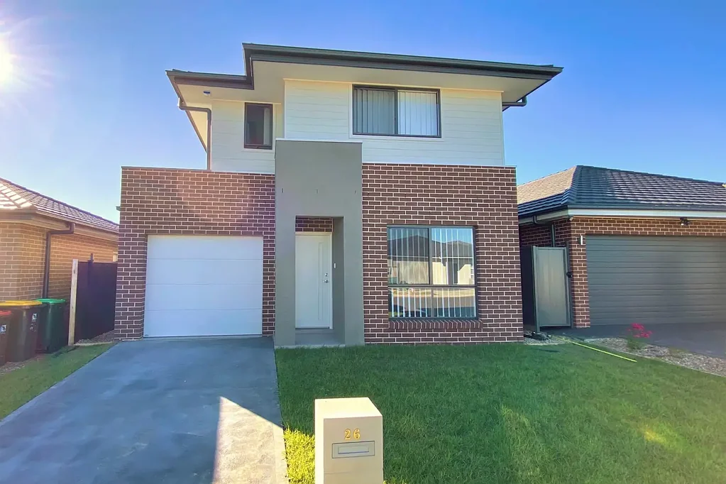4 Bedroom Residence | Bedroom and Bathroom downstairs | Study area downstairs!