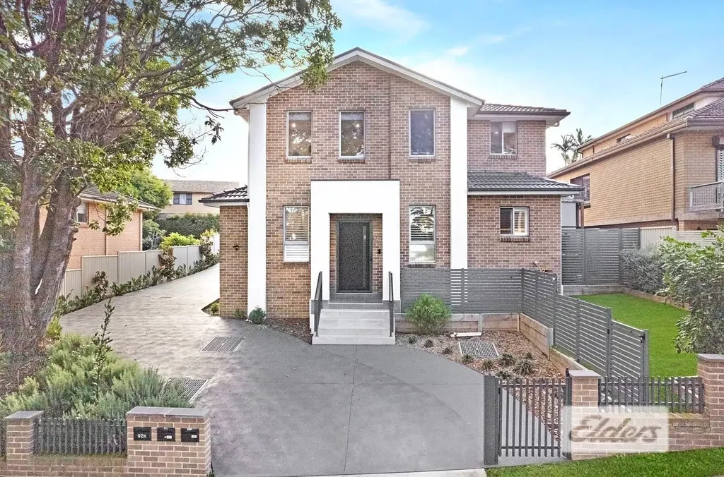 Designer Townhouse with EV Charger & Solar