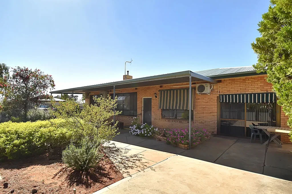 Broken Hill 3 Bedroom SPACIOUS FAMILY HOME