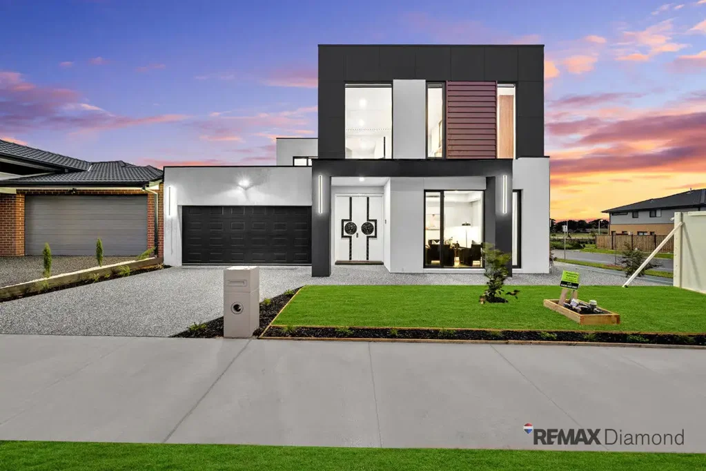 Clyde North 5 Bedroom Ultra-Modern Design | Versace Theme living in Clyde North