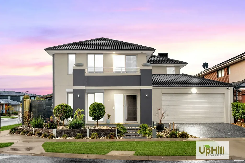 Clyde North 4 Bedroom The Space to Relax and Entertain with the Potential to Earn in WFH Space