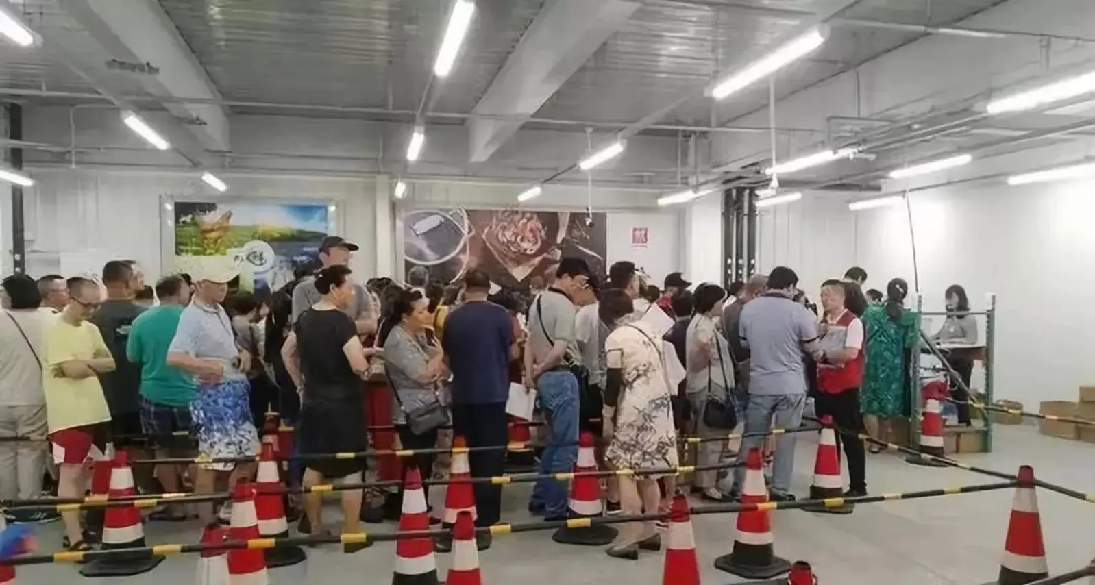 国人偷吃熟食,随地小便,滥用退款政策...Costco回应:马上开第二间!