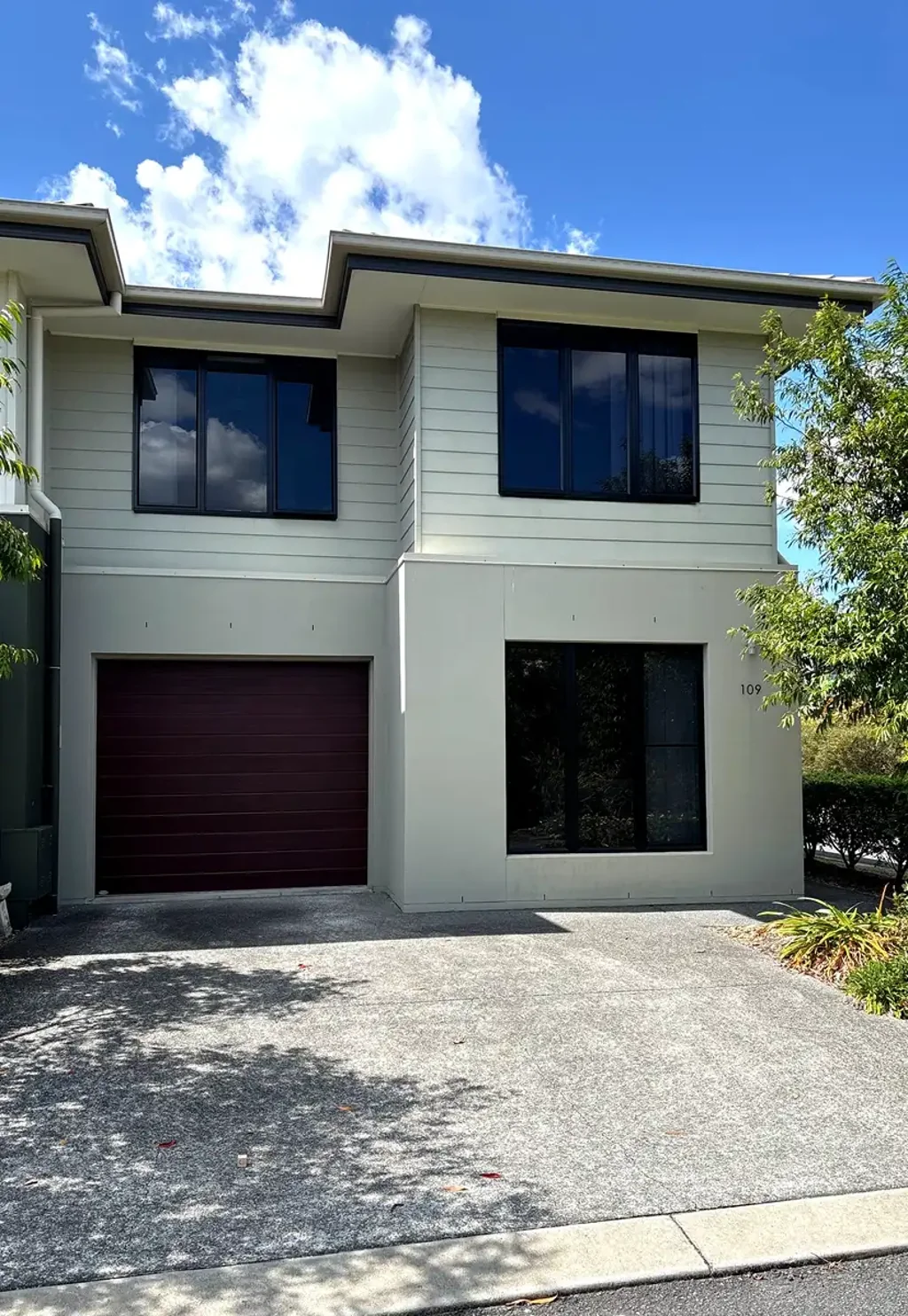 4 BEDROOM TOWNHOUSES FOR RENT